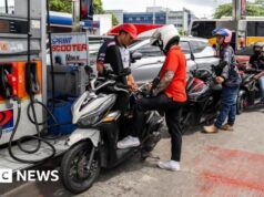 Petróleo atinge US$ 100 o barril apesar de acordo para liberação de quantidade recorde de reservas