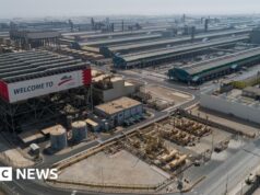 Os ataques iranianos em todo o Golfo continuam enquanto grandes instalações industriais atingem