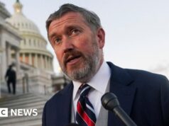 ‘Homens precisam ser percorridos’ após a divulgação dos arquivos de Epstein, disse o congressista dos EUA Massie à BBC