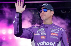 Hamlin se classifica em primeiro em Martinsville e empata em 10º lugar nas poles da NASCAR