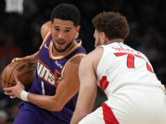 NBA: Devin Booker e Suns ultrapassam Raptors para impedir queda de 5 jogos
