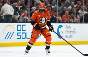 O chefe de segurança dos jogadores da NHL, George Parros, visitará Anaheim para o Leafs-Geese
