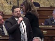 ASSISTA: Democratas ficam em silêncio e retiram resolução do Mês da Mulher depois que o Partido Republicano pede uma definição simples