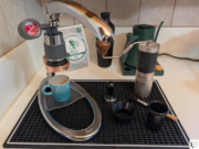 Puxar café expresso com a mão é mais divertido do que apertar um botão