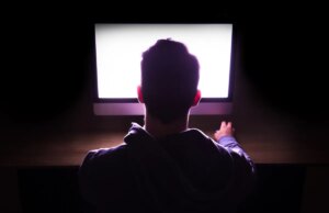 Advogado por trás de casos de psicose de IA alerta sobre riscos de vítimas em massa