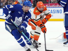 Radko Gudas, dos Geese, foi suspenso por 5 jogos por dar uma joelhada em Auston Matthews, do Maple Leafs