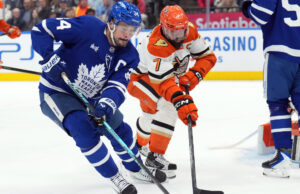 Radko Gudas, dos Geese, foi suspenso por 5 jogos por dar uma joelhada em Auston Matthews, do Maple Leafs