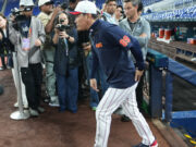 O técnico do Japão, Hirokazu Ibata, diz que está deixando o cargo após eliminação no WBC