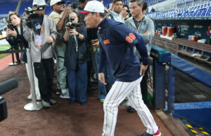 O técnico do Japão, Hirokazu Ibata, diz que está deixando o cargo após eliminação no WBC