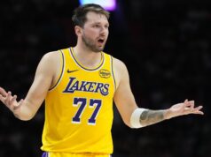 NBA anula faltas técnicas contra Luka Doncic, do Lakers, e Goga Bitadze, do Magic