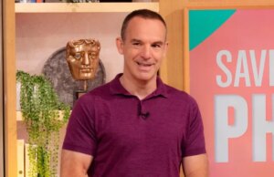 O ‘comportamento bizarro que envergonhou a equipe’ de Martin Lewis foi revelado