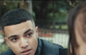 Junior Andre faz estreia como ator ao lado do pai Peter após revelar seu trabalho secreto