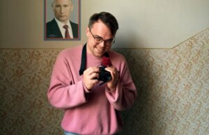 O documentário vencedor do Oscar, Mr Ninguém Contra Putin, está disponível para transmissão gratuita no Reino Unido