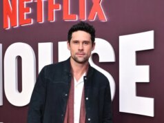 Estrela da Netflix declara que ‘corpo humano não foi feito para fazer sexo em uma motocicleta’ após lesão