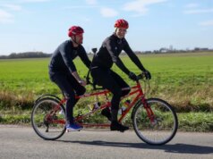 Príncipe William surpreende Greg James no ciclo Comedian Aid após ser convocado