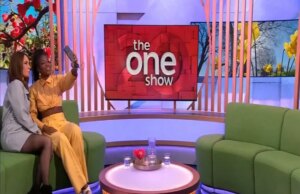 A BBC sofre uma grande falha quando o momento privado de Alex Jones é transmitido acidentalmente para espectadores atordoados