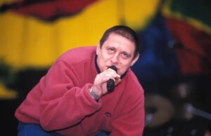 Shaun Ryder uma vez enfrentou um orangotango assassino em uma praia