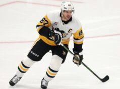 Capitão dos Penguins, Sidney Crosby, sai contra Senators