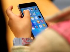 Alerta: decisão histórica sobre mídia social expõe algoritmos viciantes enquanto pesquisa com adolescentes destaca perigos