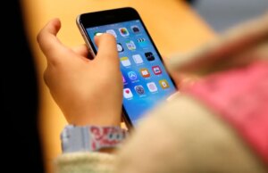 Alerta: decisão histórica sobre mídia social expõe algoritmos viciantes enquanto pesquisa com adolescentes destaca perigos