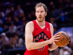 O saudável Jakob Poeltl ajuda os Raptors nos playoffs, mas testes difíceis ainda estão por vir