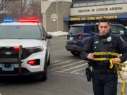 Jogador de hóquei que perdeu a família em um arremesso de Rhode Island marca o gol da vitória na prorrogação dupla