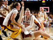 O salto de último segundo de Battle dá ao Minnesota a vitória sobre o Mississippi no torneio da NCAA