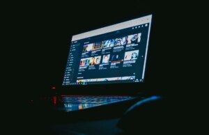 O CEO do YouTube fala sobre o desperdício de IA e parece promessas aconchegantes