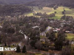 Choque, tristeza e alívio na cidade no centro da caçada humana de sete meses por Dezi Freeman na Austrália