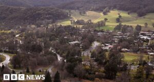 Choque, tristeza e alívio na cidade no centro da caçada humana de sete meses por Dezi Freeman na Austrália