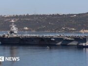 Porta-aviões dos EUA navegará para Creta para reparos após incêndio a bordo