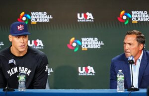 O gerente de beisebol da equipe dos EUA, Mark DeRosa, responde às críticas em meio a crescente controvérsia