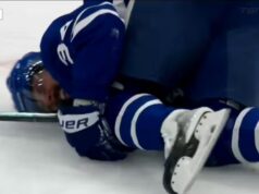 À VOIR: Um golpe genuinamente vergonhoso de Radko Gudas em Auston Matthews