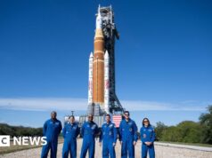 O foguete lunar Artemis da Nasa volta à plataforma para um possível lançamento em abril