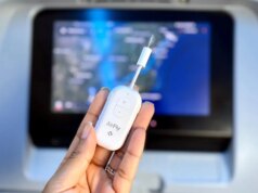 Os passageiros frequentes vão adorar este pequeno dispositivo Bluetooth e já está à venda