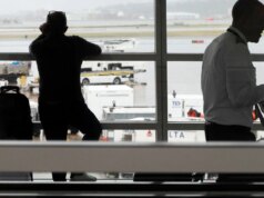 Mais voos cancelados ou atrasados por causa do clima e da equipe da TSA atrapalham as viagens