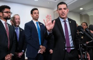 Democratas da Câmara saem de tenso briefing com Bondi sobre arquivos de Epstein