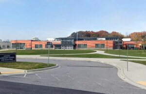 Amado professor de matemática de 75 anos encontrado morto na escola primária de Baltimore