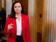 Senador republicano lança esforço para fechar brecha no Medicaid, permitindo que fraudadores ganhem milhões