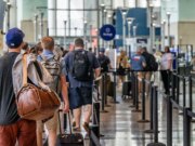Vantagens do aeroporto dos legisladores na mira enquanto a paralisação do DHS atrapalha os viajantes, TSA