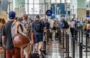 Vantagens do aeroporto dos legisladores na mira enquanto a paralisação do DHS atrapalha os viajantes, TSA