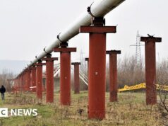 Zelensky acusa aliados da UE de “chantagem” em disputa de oleodutos