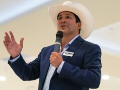 O comentário descoberto sobre o ‘inverno texano’ do candidato democrata pode assombrar a campanha