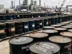 O petróleo international atinge os 105 dólares por barril: os preços da gasolina nos Emirados Árabes Unidos poderão saltar para Dh3,80–Dh4 por litro em Abril?