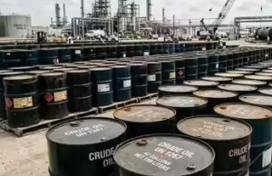 O petróleo international atinge os 105 dólares por barril: os preços da gasolina nos Emirados Árabes Unidos poderão saltar para Dh3,80–Dh4 por litro em Abril?