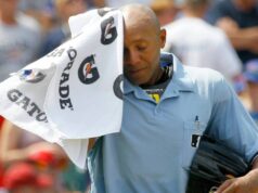 O árbitro CB Bucknor teve seis chamadas de ABS anuladas no jogo Crimson Sox-Reds