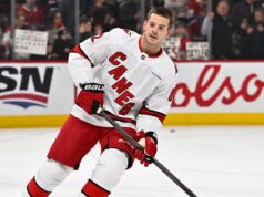 Duas partidas da LNH na Finlândia no período automático