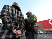 Minnesota Dem sugere estudar o ‘benefício do furto em lojas’ em confronto de comitês, depois diz que foi sarcasmo