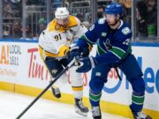 Canucks volta tarde para vencer Predators em tiroteio