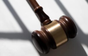 Mais 5 réus se declaram culpados no esquema de fraude Feeding Our Future